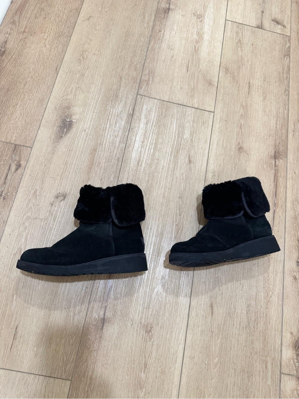 UGG Amie boots in classic black suede size 8